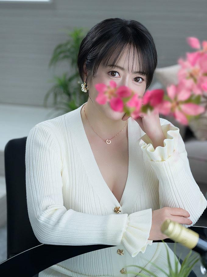 椎名由貴 | 吉原 ローテンブルク (1 / 6)