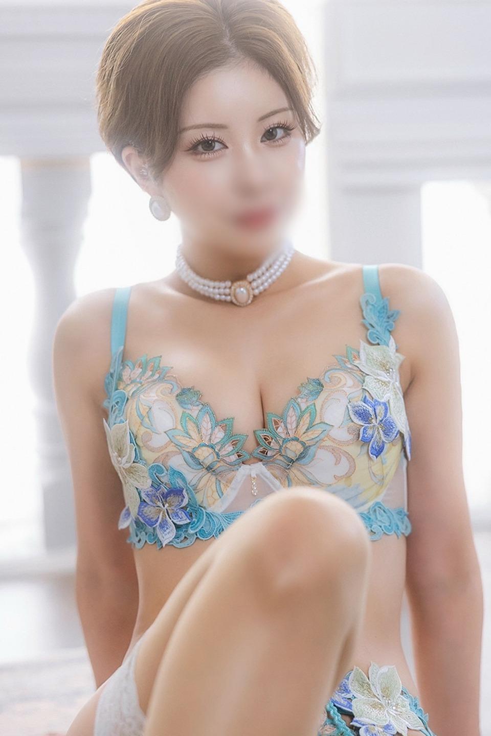 みやび | 横浜 トリプルA (1 / 15)