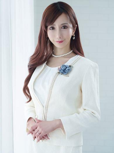 及川真琴 | 吉原 ハールブルク (1 / 8)